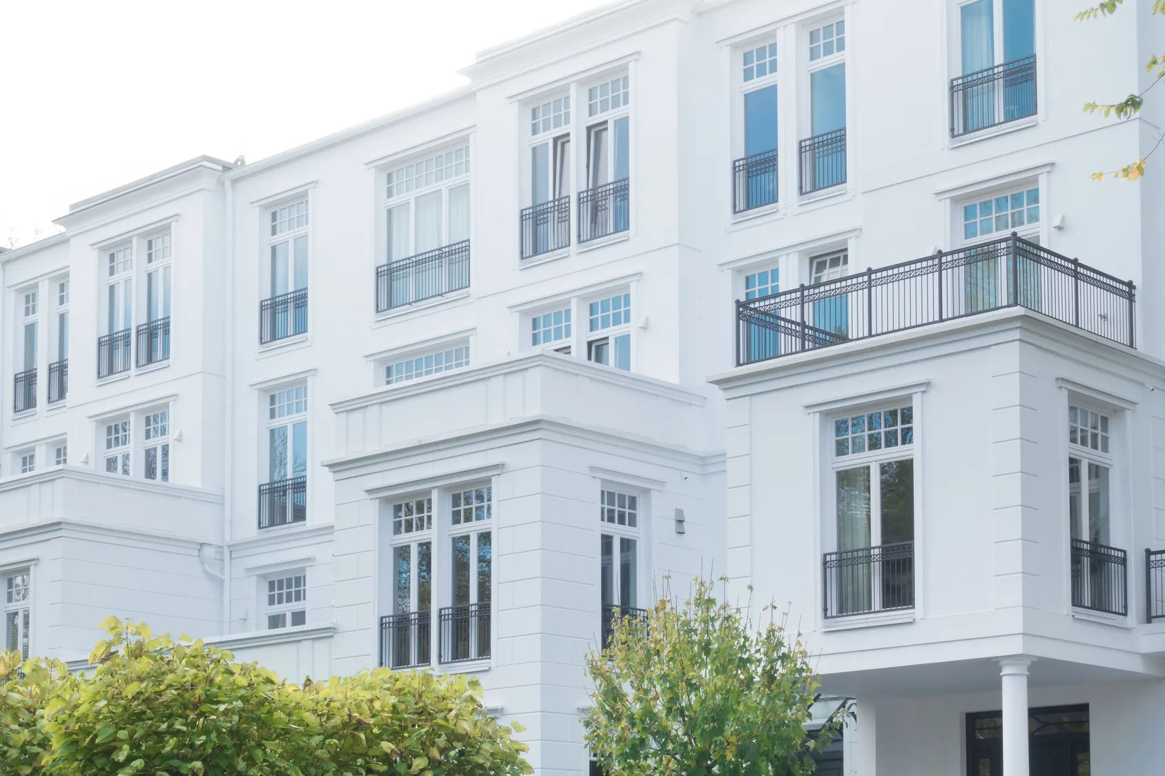 schneider-immobilien-helle-wohnanlage-mit-balkonen Helle Wohnanlage mit Balkonen